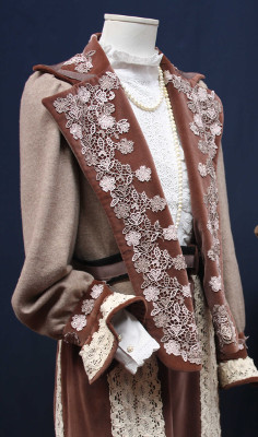 Abito Signorina in velluto marrone