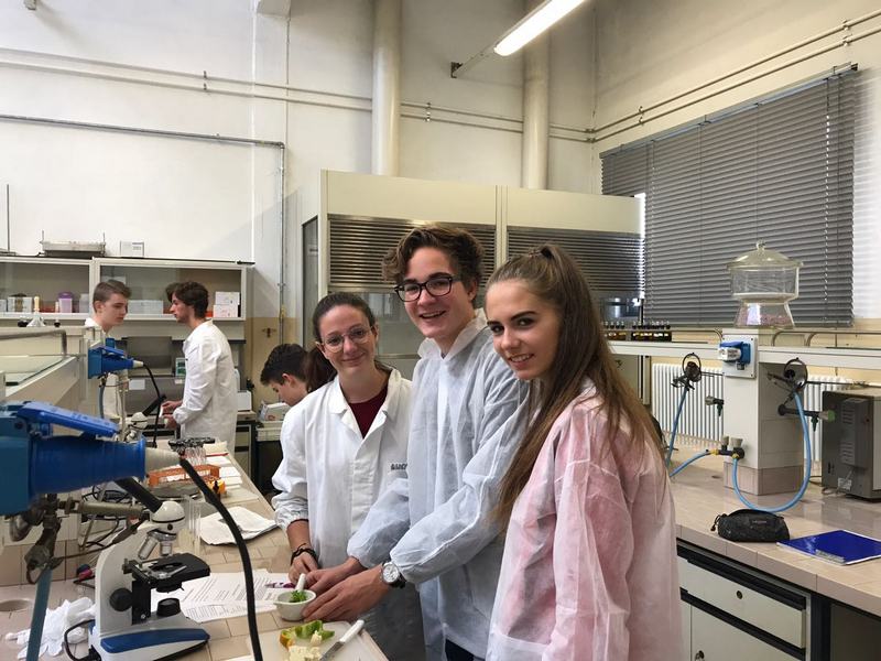 Nel laboratorio di biologia del Marzotto